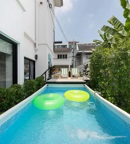 別墅 Miq Ekkamai3_pool Villa_3br House 曼谷
